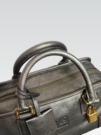 Loewe Amazona 28 en Piel Granulada Metalizada – Gris Peltre / Plata Oscuro