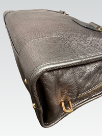 Loewe Amazona 28 en Piel Granulada Metalizada – Gris Peltre / Plata Oscuro